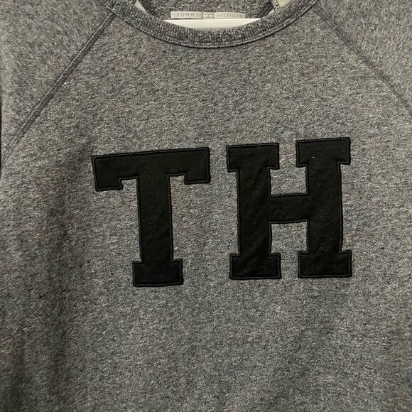 Tommy Hilfiger long sleeve sweatshirt - Picture 2 of 6